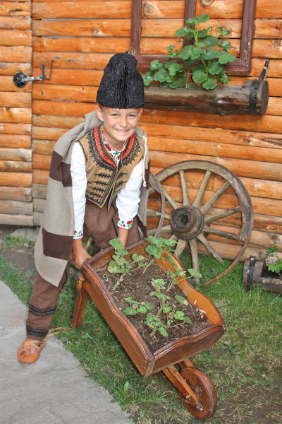 Children's yamurluk – a traditional woolen shepherd’s cloak