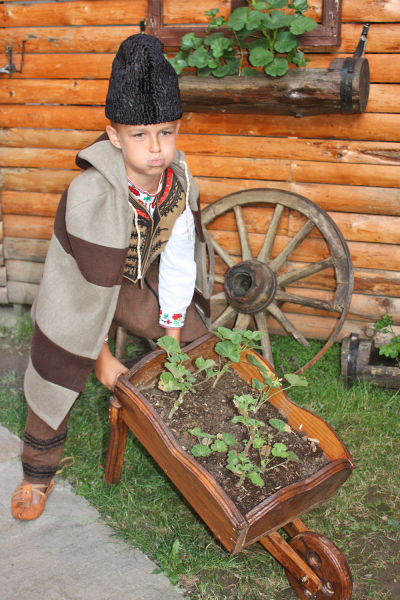 Children's yamurluk – a traditional woolen shepherd’s cloak