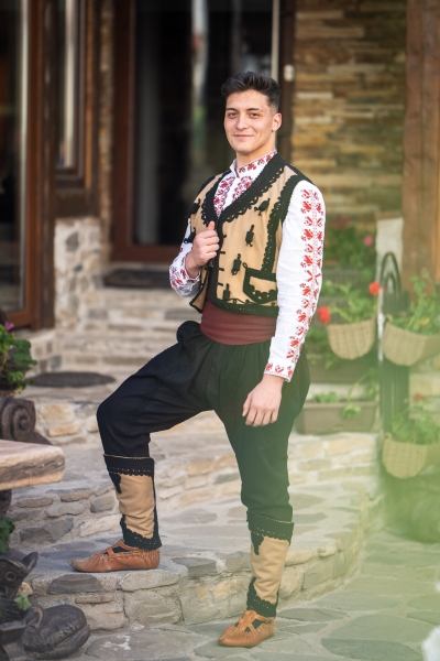 Родопска носия от района на с. Гела