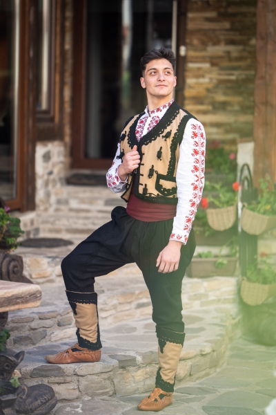 Родопска носия от района на с. Гела