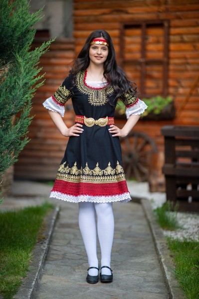 Стилизирана Родопска носия