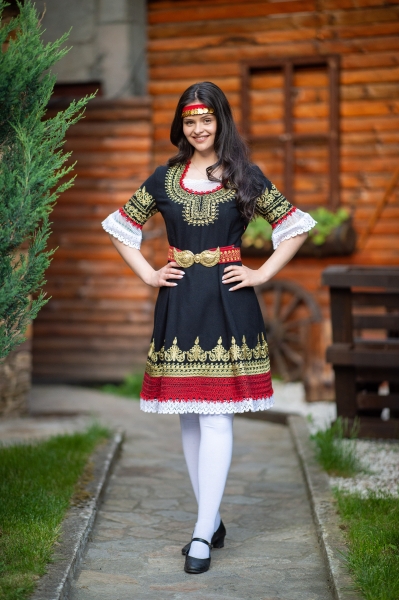 Стилизирана Родопска носия