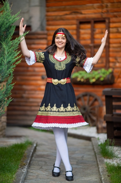 Стилизирана Родопска носия
