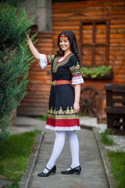 Стилизирана Родопска носия
