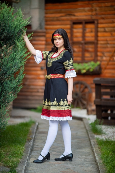 Стилизирана Родопска носия