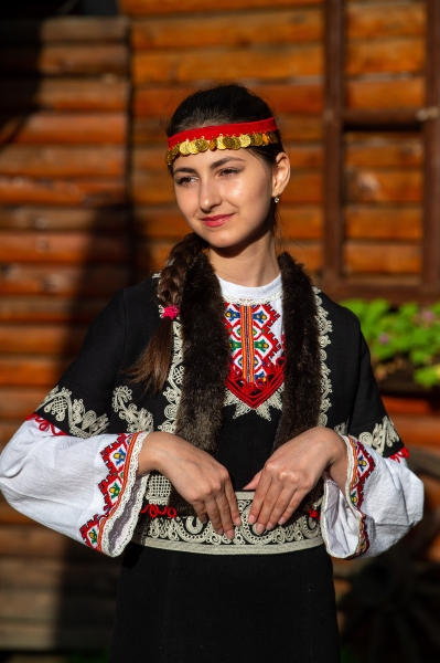 Дамска Родопска носия