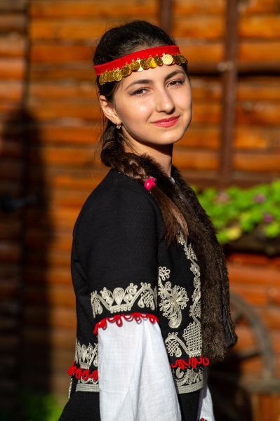 Дамска Родопска носия