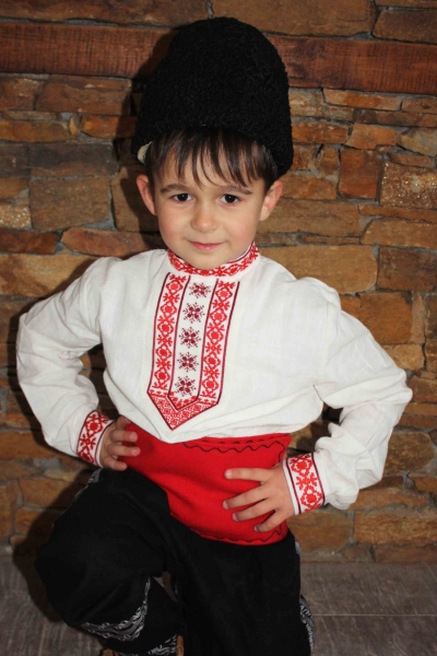 Фолклорна риза за момче