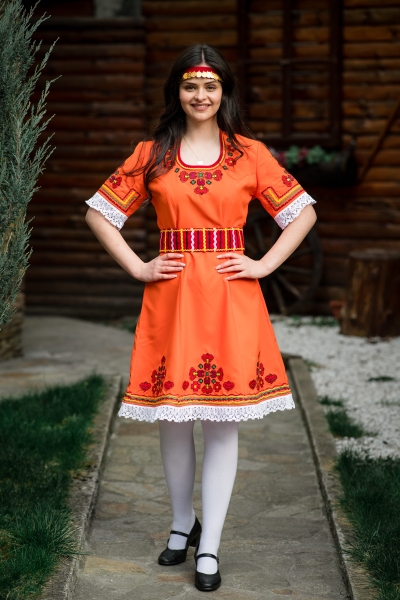 Стилизирана дамска носия