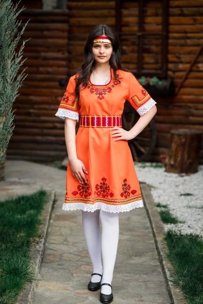 Стилизирана дамска носия