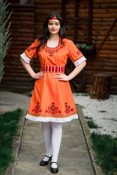 Стилизирана дамска носия