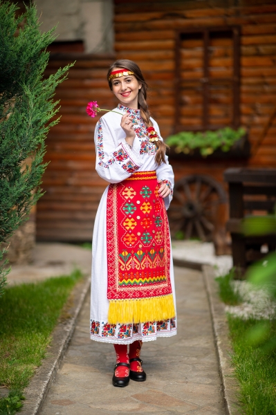Тракийска дълга риза с престилка и колан